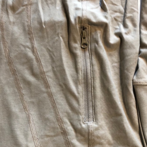Like new lululemon lightweight hooded jacket - Picture 6 of 8